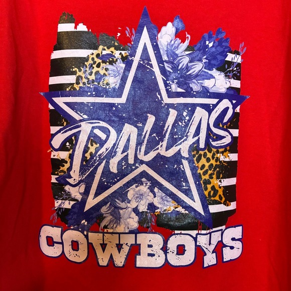 Gildan Dallas Cowboys Red T-Shirt Football Floral Graphic Print Unisex Large - Picture 1 of 9